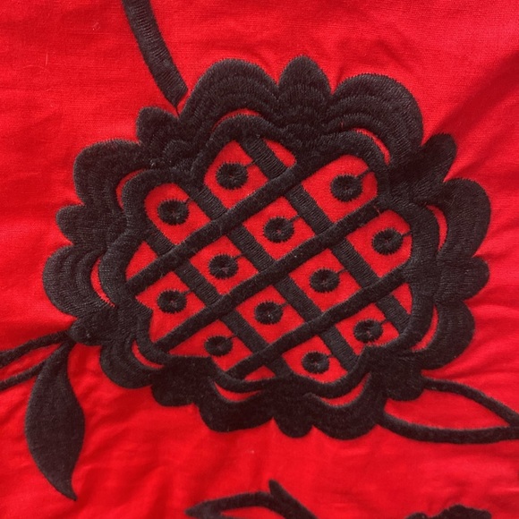 Embroidered Red skirt - Picture 3 of 4